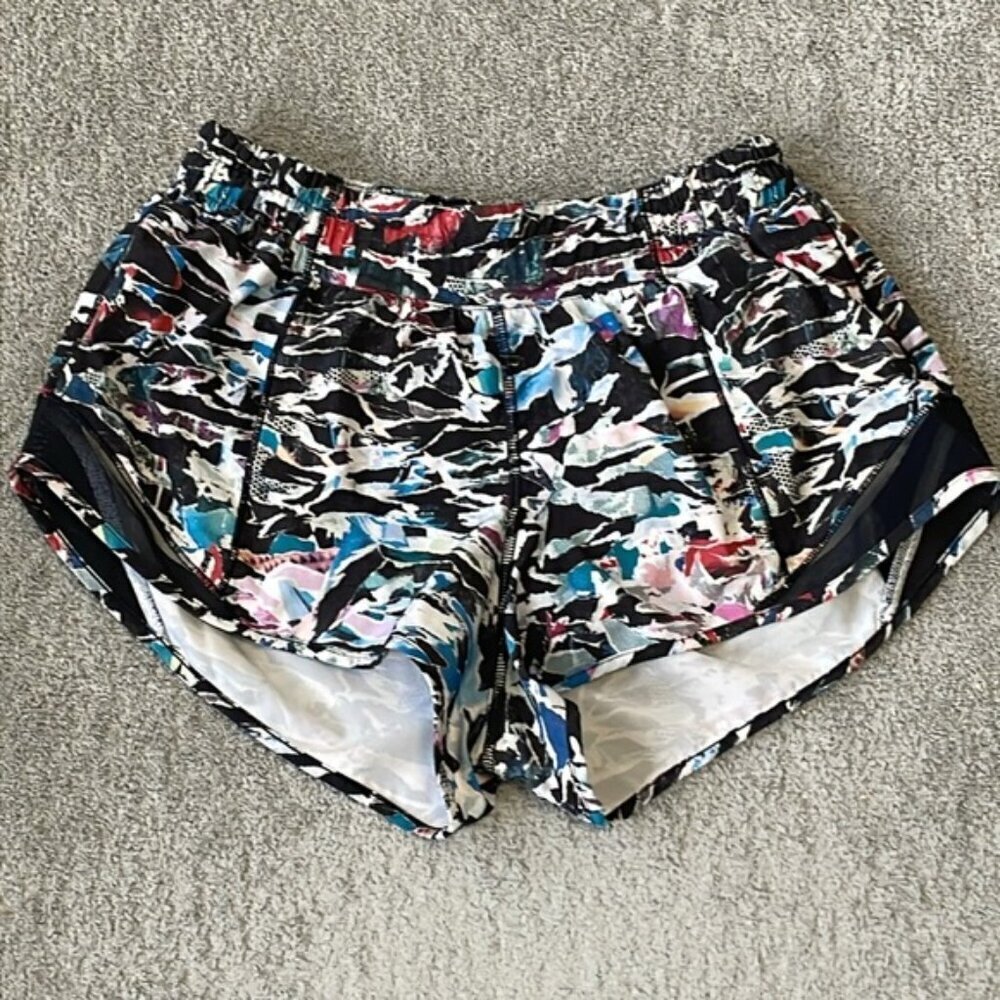 VGC Lululemon Hotty Hot Short II *2.5" - Culture Clash Multi Black / Black - SZ4